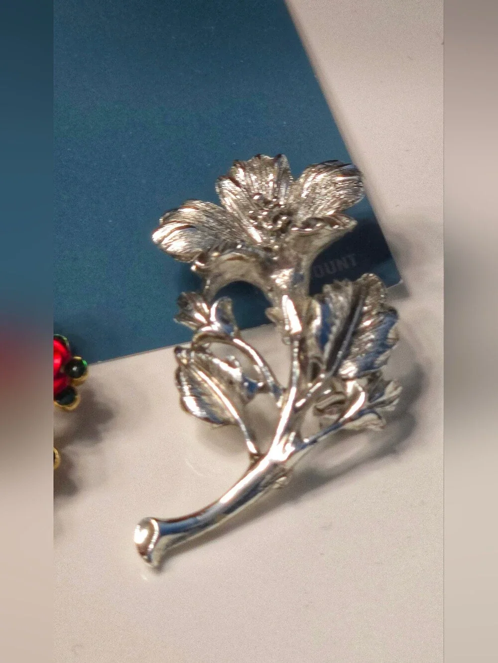 Avon Gold-tone Wreath Brooch with Red Rose Accents / Slivet Flower Brooch